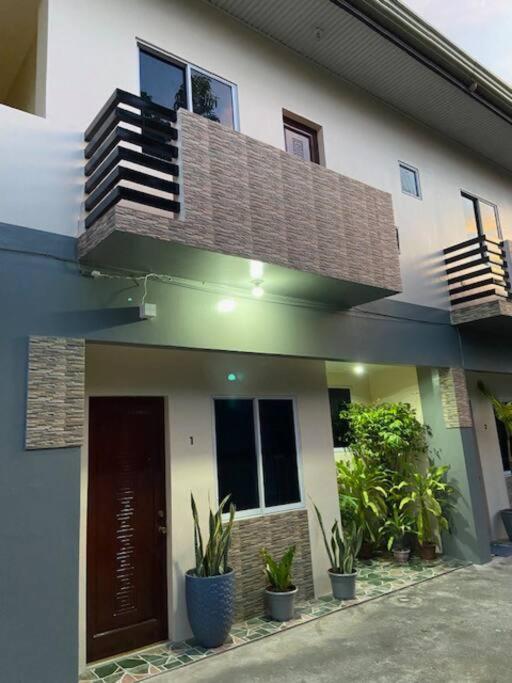 Estilo Apartment 2-Storey Clarin  Esterno foto